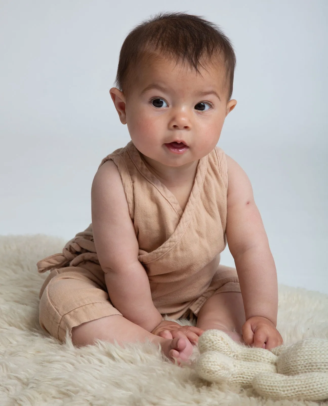 Evan Organic Cotton Baby Romper In Brown