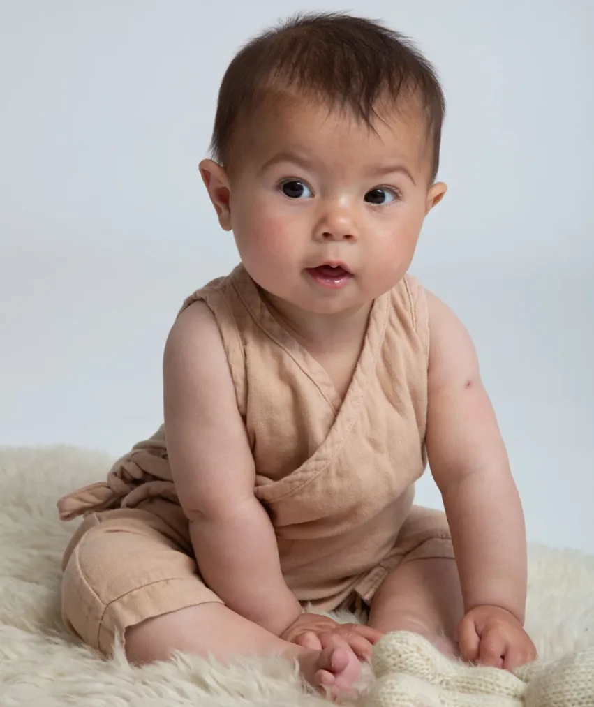 Evan Organic Cotton Baby Romper In Brown