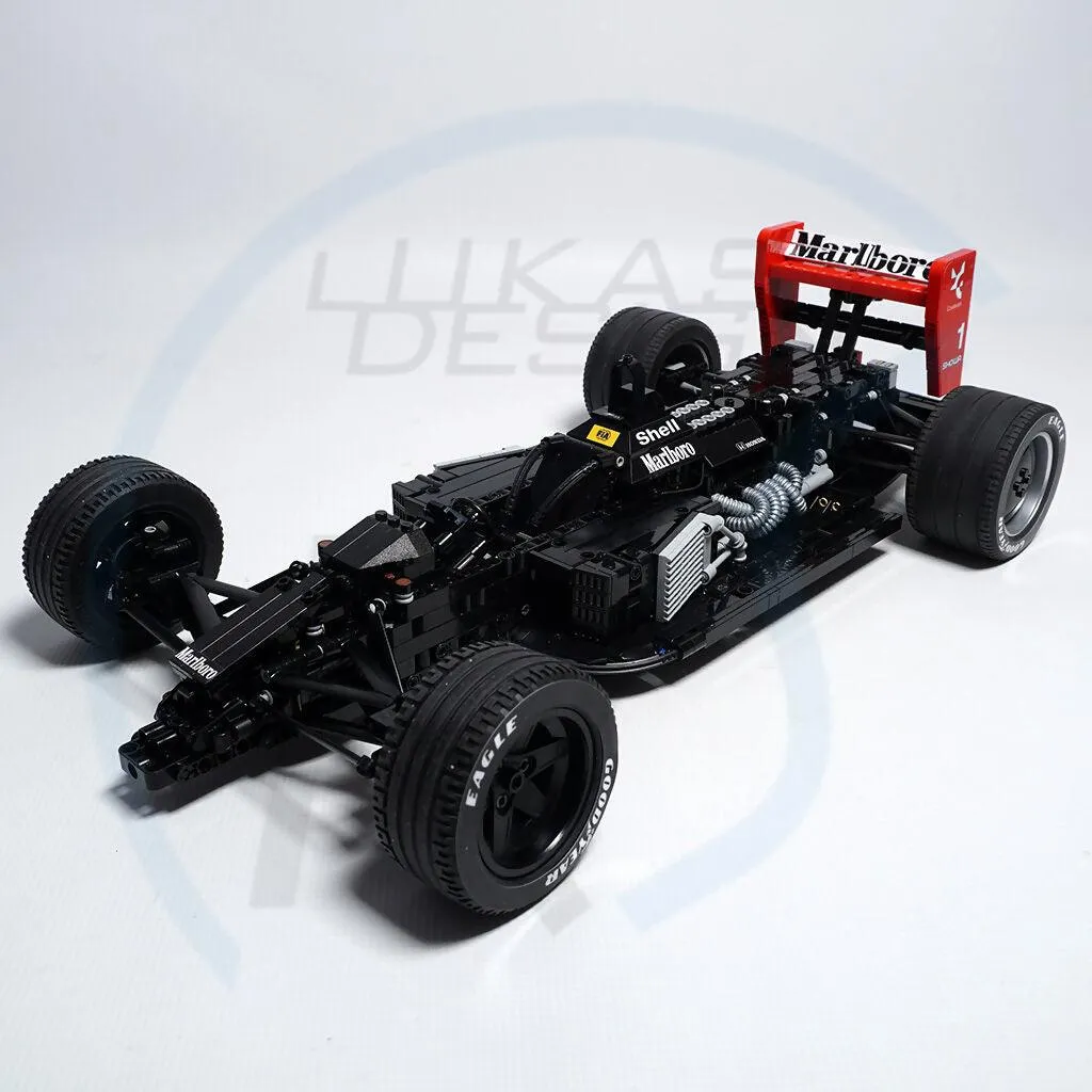 McLaren F1 MP4/6 1:8 Scale